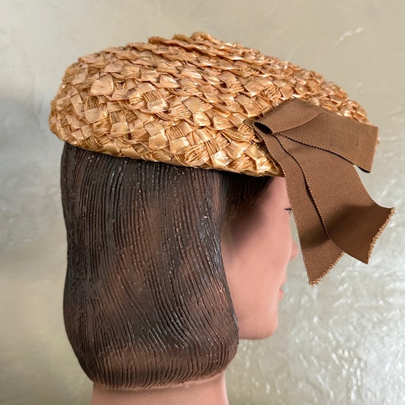 LOVELY VINTAGE GOLD STRAW BERET WITH TAN GROSGRAIN BOW main image 6
